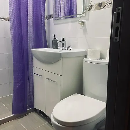 Londof Apartments- New Center Apartment *