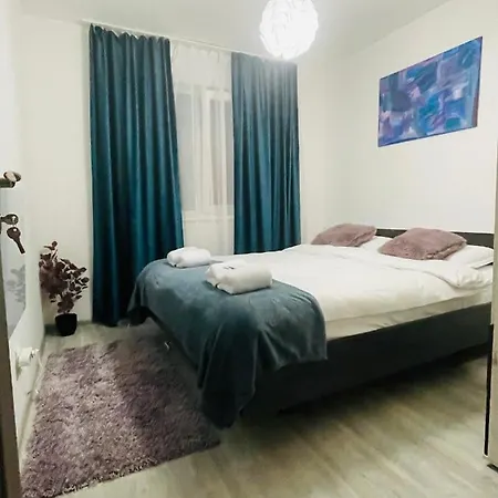 Londof Apartments- New Center Apartment *