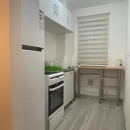 Londof Apartments- New Center *