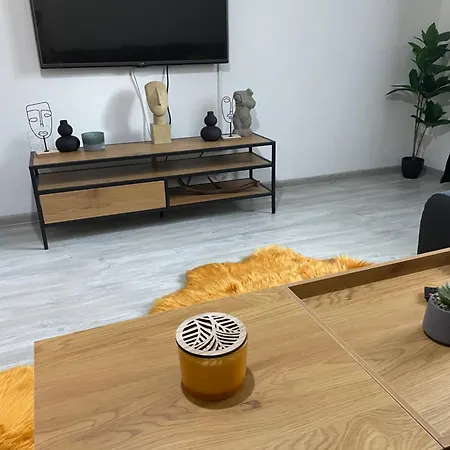 Londof Apartments- New Center Apartment *