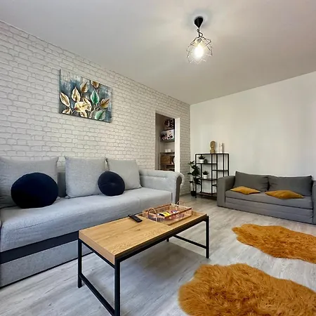 Londof Apartments- New Center *
