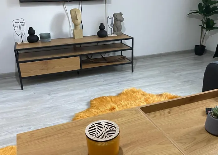 Londof Apartments- New Center Apartment *